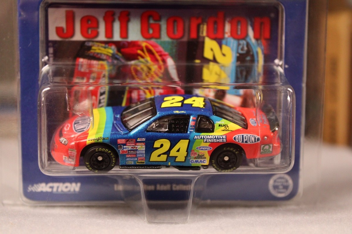 Jeff Gordon 2000 LE NASCAR #24 DuPont Chevy Monte Carlo - 1:64 Die-cast