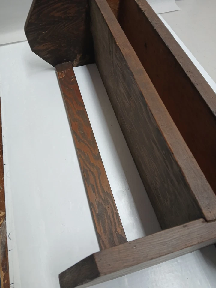 Antiguo Estante de Pared para Libros de Pino Oscuro Antiguo De Colección Hecho a Mano 24"x10"x7" Profundo Foto 4 de 4