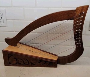 12 Strings Rosewood Celtic Engraved Knee Harp