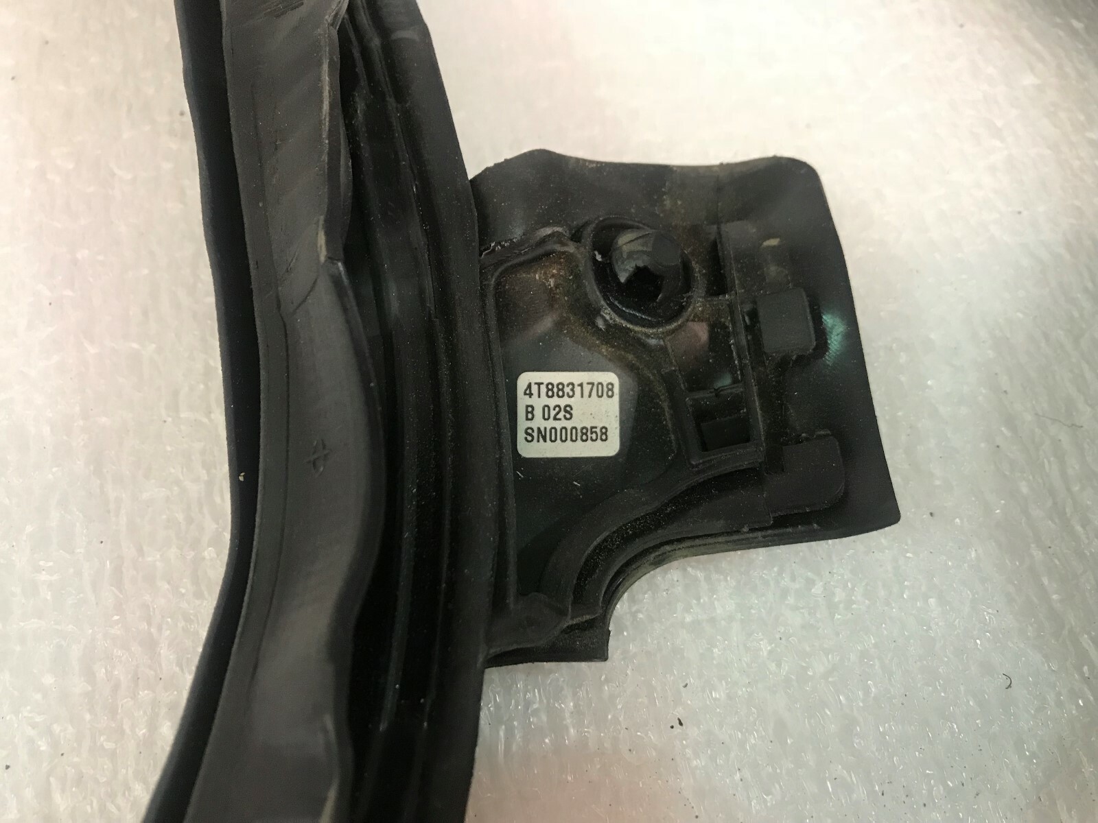 LAMBORGHINI HURACAN LP610 RIGHT PASSENGER DOOR SEAL MOULDING OEM 4T8831708B