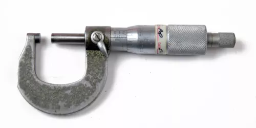 0-1" MITUTOYO MICROMETER  (C-5-5-1-10)