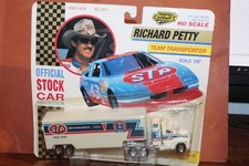 ROAD CHAMPS RICHARD PETTY RACING TEAM CAR TRANSPORTER MIP