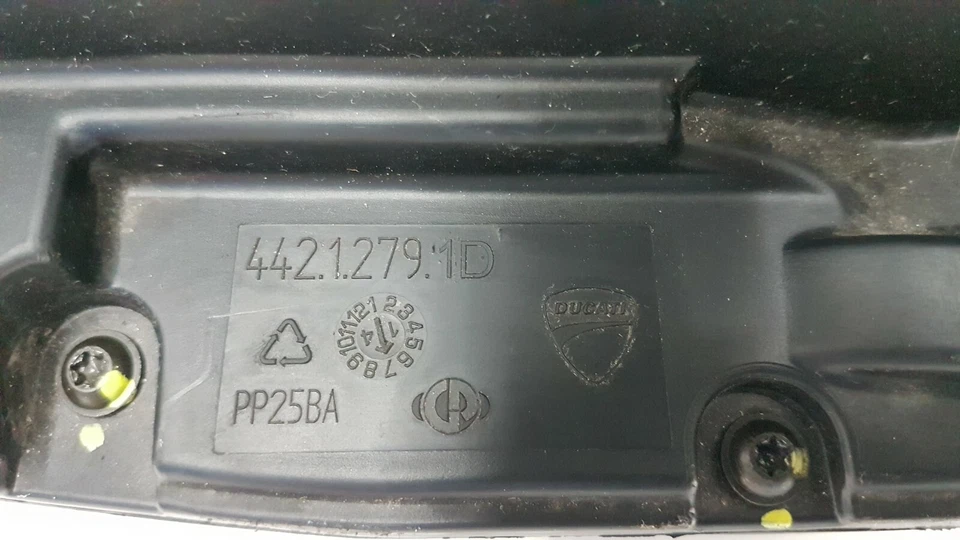 Caja de filtros Ducati Monster 821 2015 14255 km Foto 2 de 4