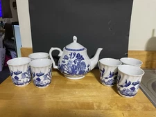 Vintage Royal Cuthbertson Blue Willow Swirl Ceramic Teapot W/Lid & 6 Cups