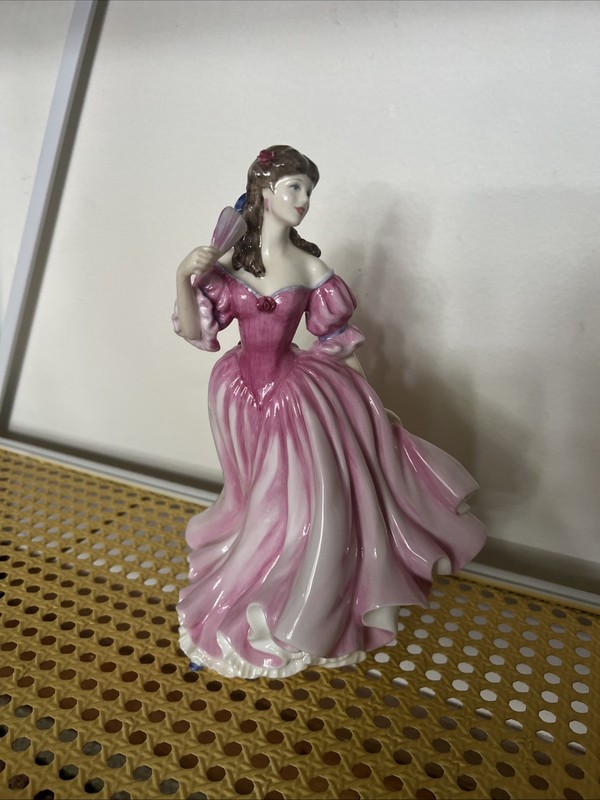Royal Doulton Figurine"Lauren" Figure Of The Year 1999 HN 3975