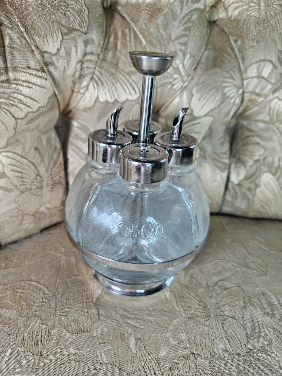 Set of 4Oliviers & Co Kitchen Oil Caddy Bottles oil, vinegar, salt pepper shaker
