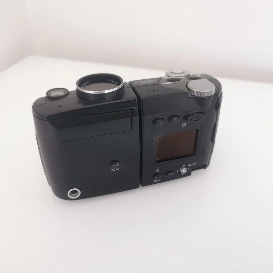 Nikon Coolpix 4500 Digitale Kompaktkamera Zoom Nikkor 7.85-32mm 1:2.6-5.1 Defekt - Bild 4 von 4