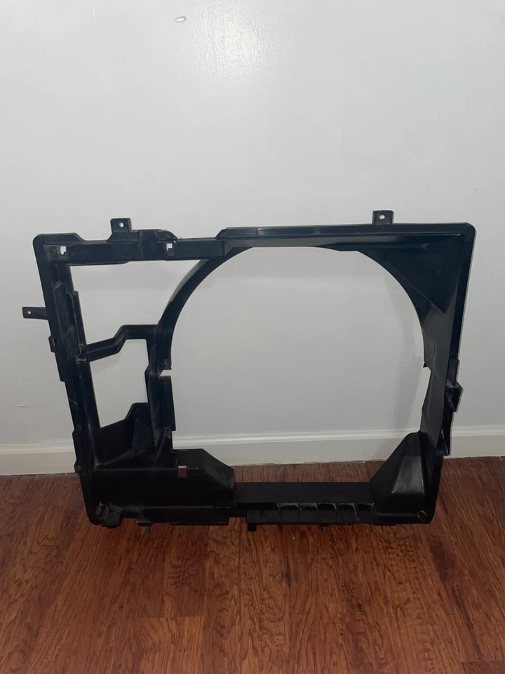 Cubierta superior del ventilador del radiador Nissan Xterra 2005-2015 Foto 2 de 2