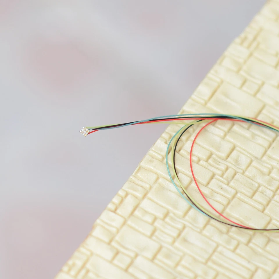 10 x prewired Tri-Color SMD LEDs red/yellow/green for search light signal #1209 - Image 3 of 4