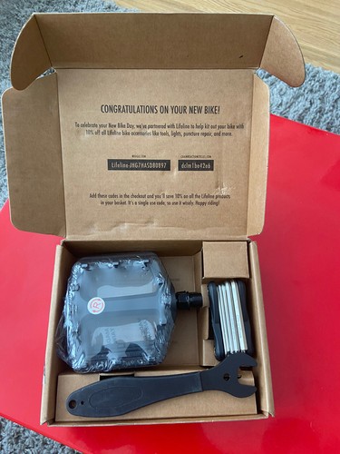 Box. Wiggle mountain bike pedals 