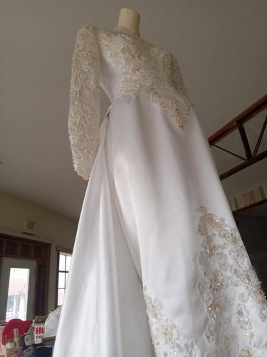 Lily's Vintage Wedding Dress With Train (SEE DESCRIPTION) - Picture 8 of 12