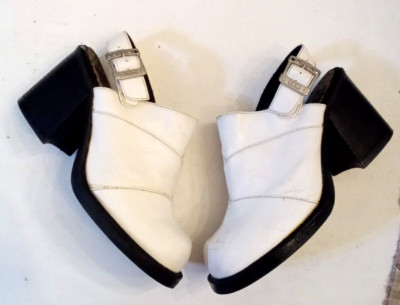 EUROCLUB White Pleather Clogs size 8.5 VTG CHUNKY BLOCK HEELS SHOES damaged READ