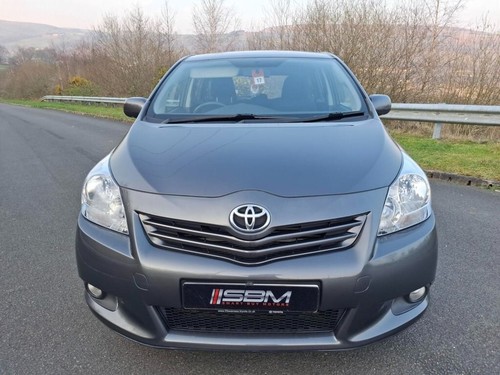 2012 Toyota Verso 2.0 D-4D TR MPV 5dr Diesel Manual Euro 5 (126 ps) MPV Diesel M - Picture 2 of 24