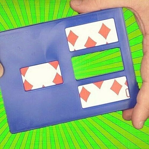 ZIG ZAG CARD SAWING A REAL CARD IN THIRDS EASY AMAZING MAGIC TRICK WELL