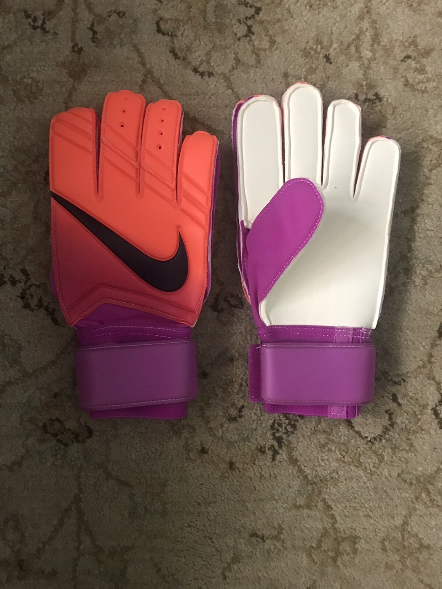 nike goalkeeper gloves size 9.5