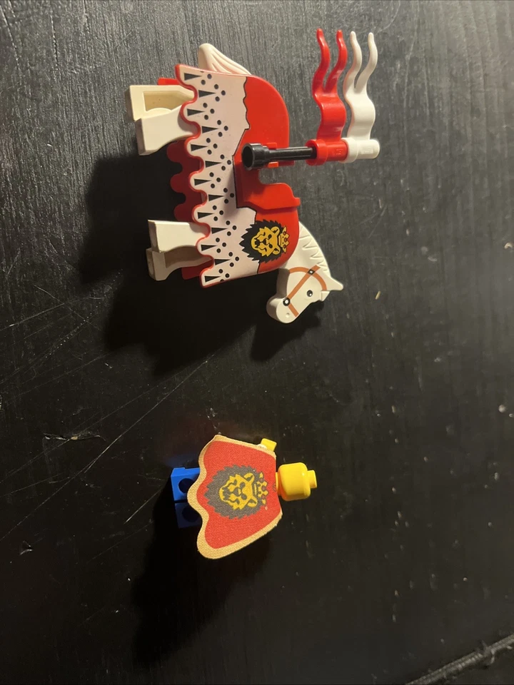 Lego Castillo Caballeros Reales Rey De Colección Con Capa Original Y Caballo Con Bardo Foto 4 de 4