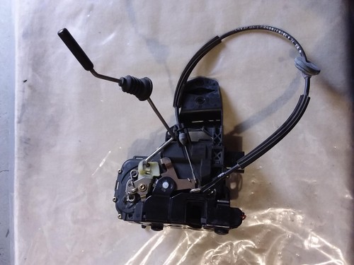 VOLKSWAGEN PASSAT LOCK MECHANISM LEFT FRONT DOOR LOCK, SEDAN, 3B/GP, 03/97-10/02