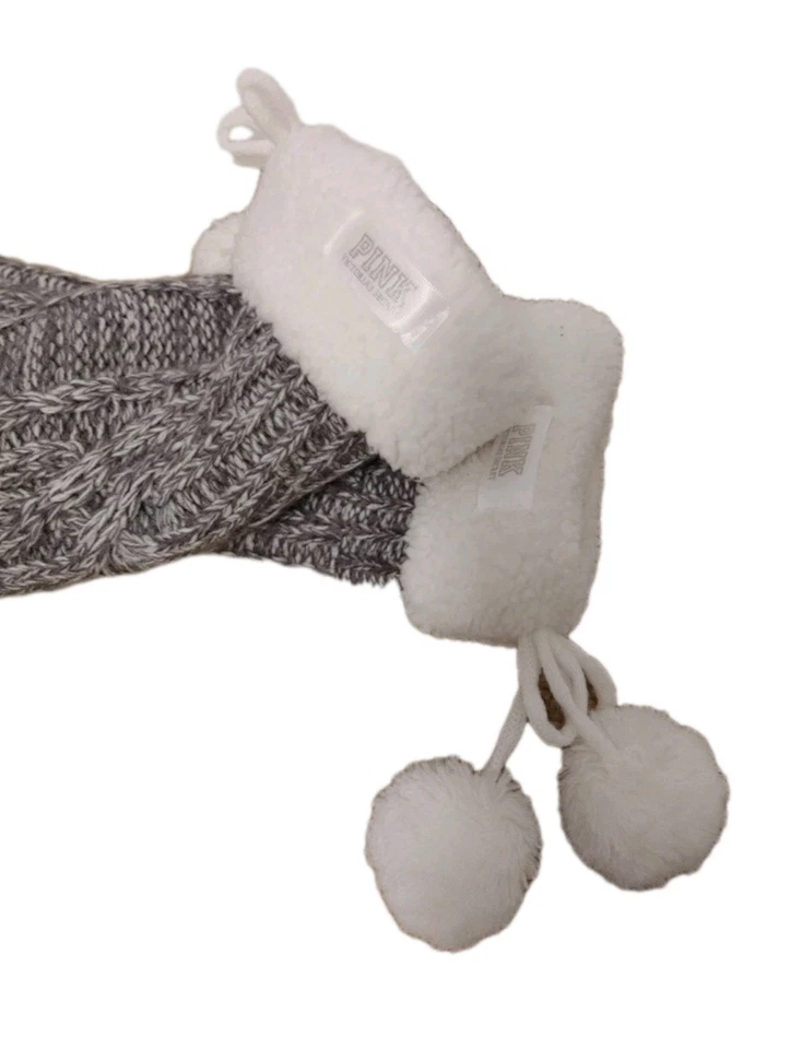 Victoria's Secret Rosa Hasta la Rodilla Tejido Zapatillas Calcetines Blanco Pompones Para Siempre Ocupado Foto 3 de 4