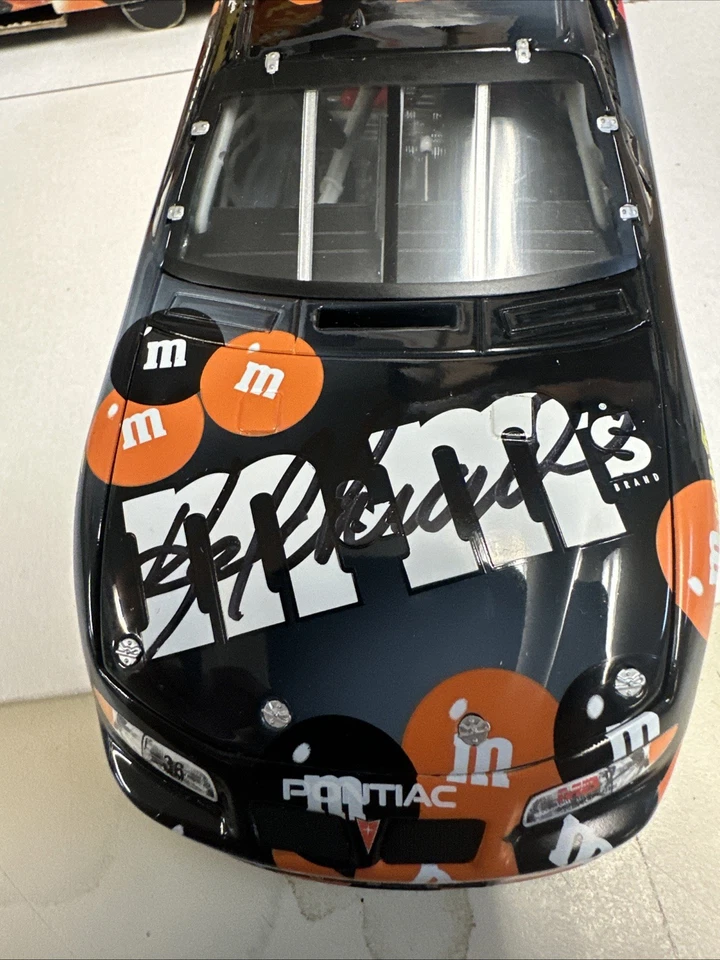 2002 Team Caliber Owners 1:24 Ken Schrader #36 M&M's Halloween Autographed - Image 2 of 4