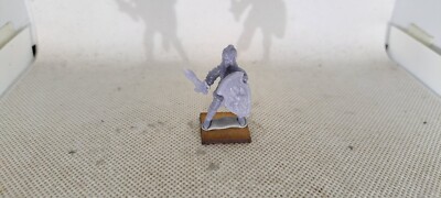 28mm ME: Holzelfen Schwertkämpfer mit Schild - Typ 1