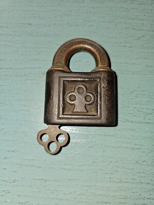 Antique 1901 Yale Push-To-Open Clover Padlock W/Original Key