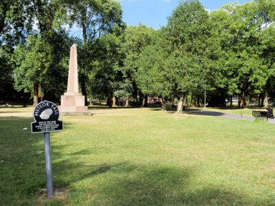 Foto 6x4 Meteorsturz im Whitworth Park? Das Schild im Vordergrund lautet c2018