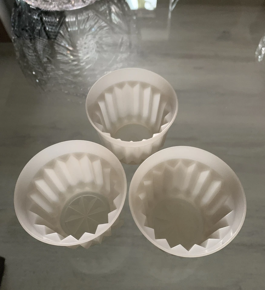 Tupperware Puddingform/Eisform 3er Set Sturzform mit Deckel Weiß, 7cm.x7cm. - Bild 3 von 4