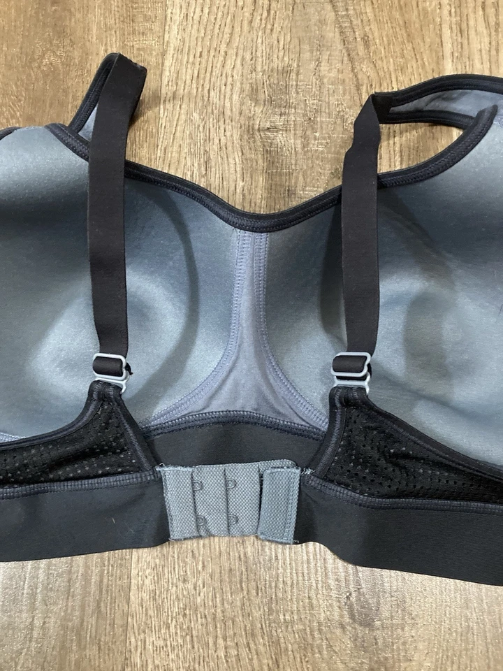 Champion Black Wireless Sports Bra Scoop Neck Size 38C - Image 4 of 4