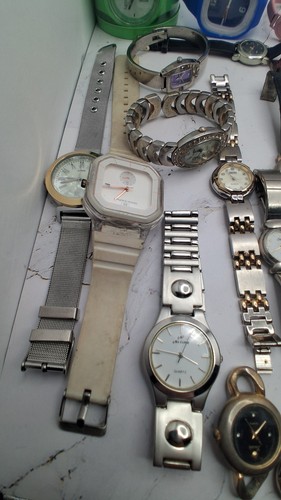40+ Pc Mixed Fashion Watch Lot Quartz Analog Digital Untested Reseller Repair - Afbeelding 2 van 15