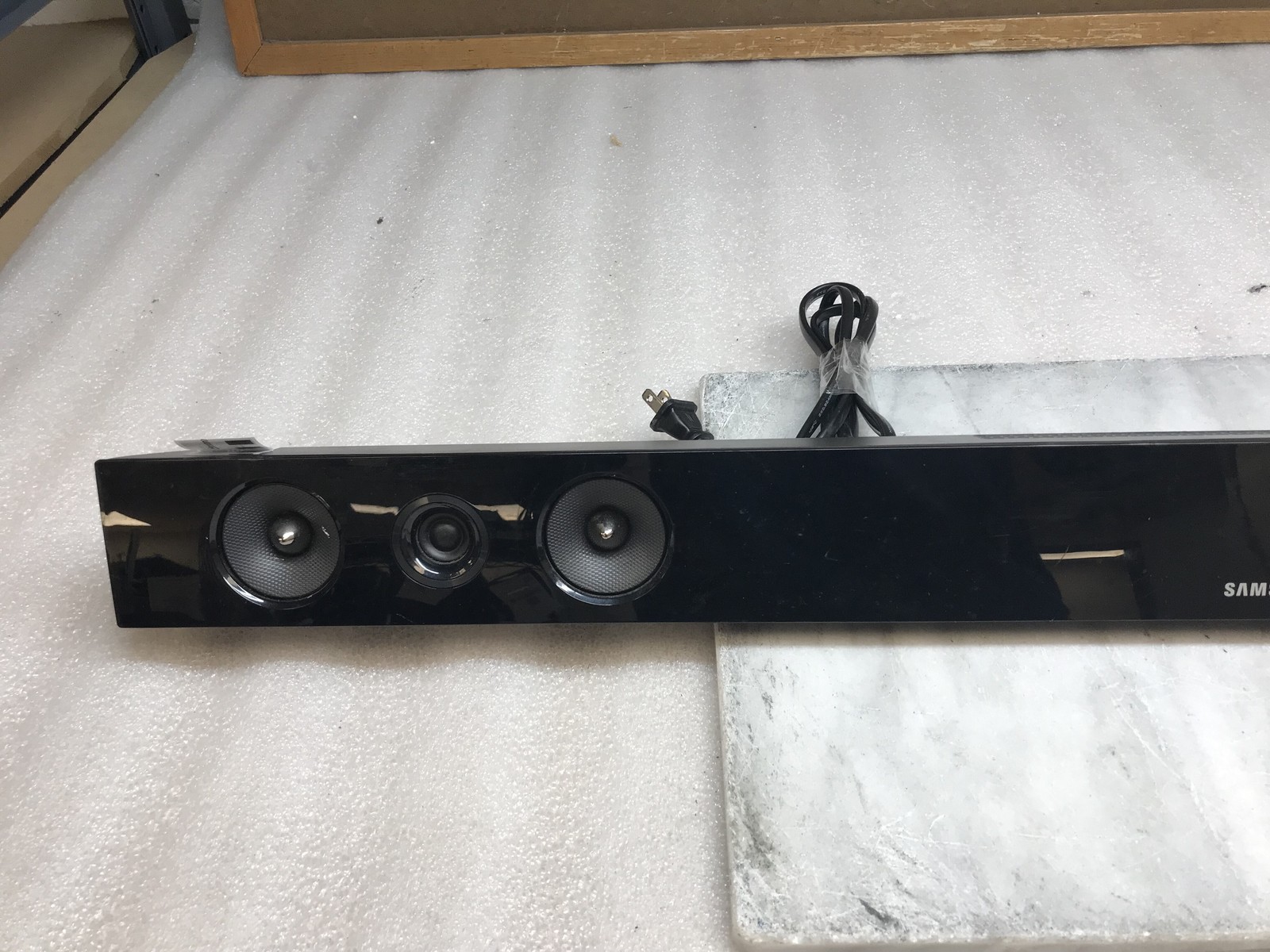 Samsung HW-E450 Home Theater Sound Bar  Tested And Functional