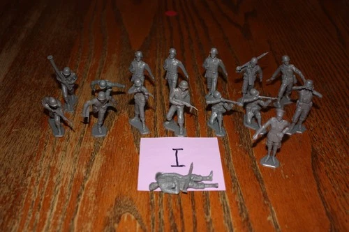 Full Mold Shot of 16 Marx Dark Gray German Army Soldiers Tank I - MPC