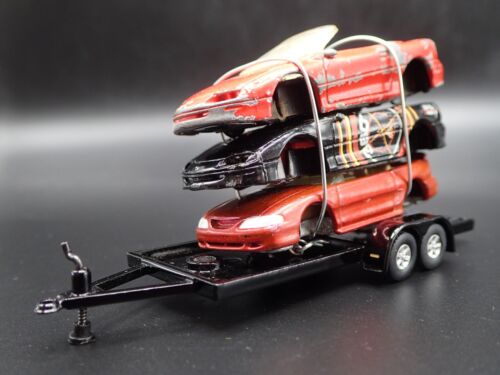 Camaro/MUSTANG 3 Auto Tritato su Una Rimorchio Pianale 1:64 Scala Modellino Auto