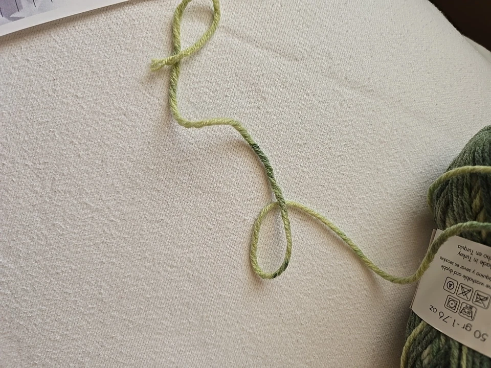 Fios Gala 100% acrílico 116gr/3,9oz tons de verde - Imagem 3 de 3