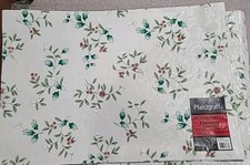 Winterberry Placemat Pfaltzgraff Fabric 13x19 Inch Christmas Holiday New NOS