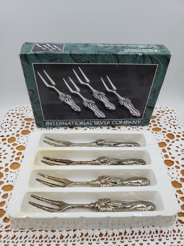 International Silver Company Set of 4 Silverplated Ribbon Design Forks - Picture 5 of 12