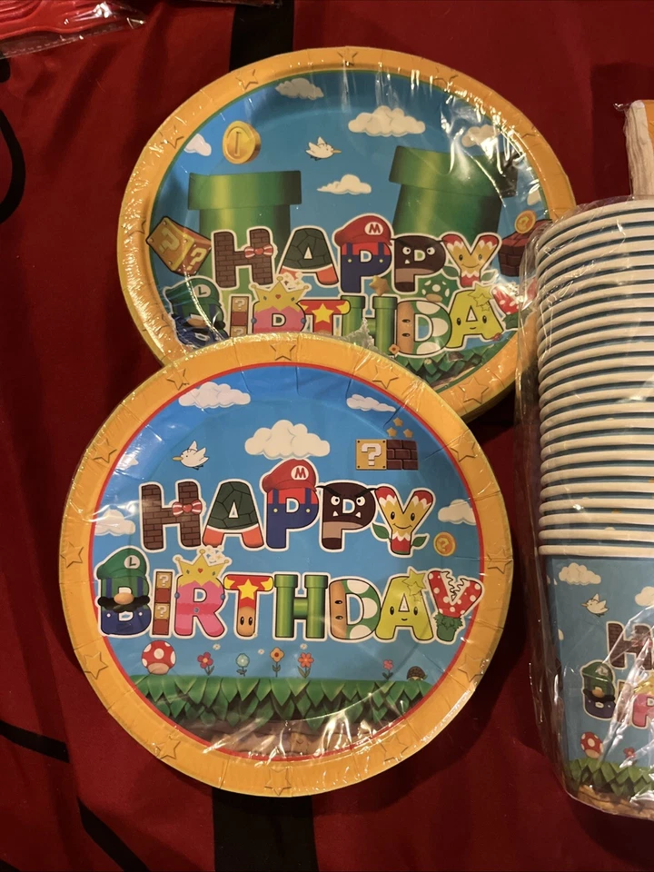 Juego de fiesta 24 tazas de papel, 24 platos, 24 servilletas, 24 tenedores Mario Foto 2 de 4