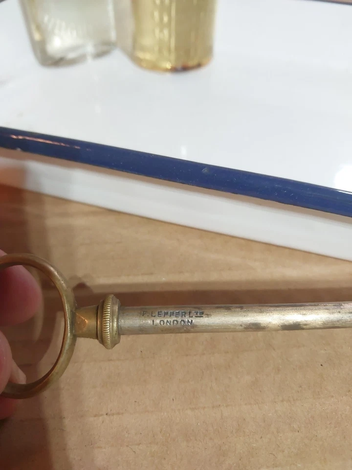 Hopital Pharmacie objets médicaux Seringue   Flacons Plateau Émaillé Medecine  - Photo 4/4