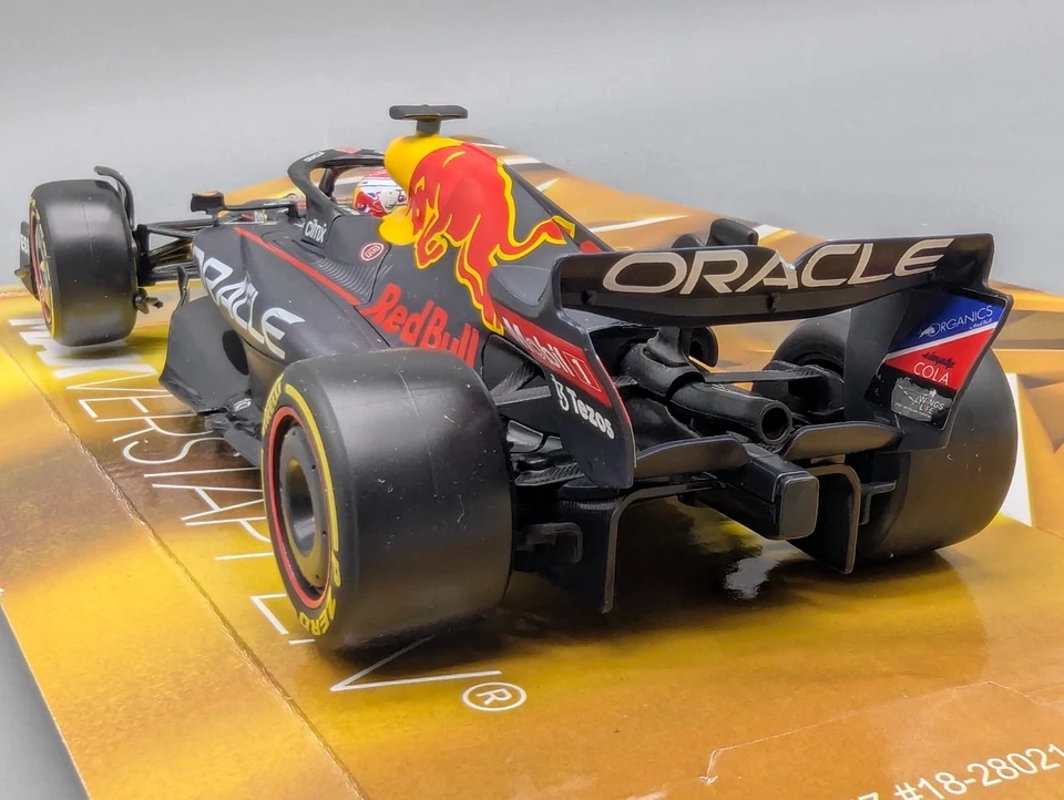 Modellini auto 1:24 Bburago Red Bull Racing RB18-2022 WC #1 Max Verstappen con scatola originale - Immagine 4 di 4