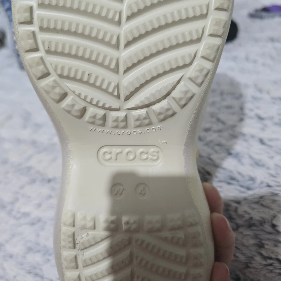 crocs womens Size 4 - Image 4 of 4