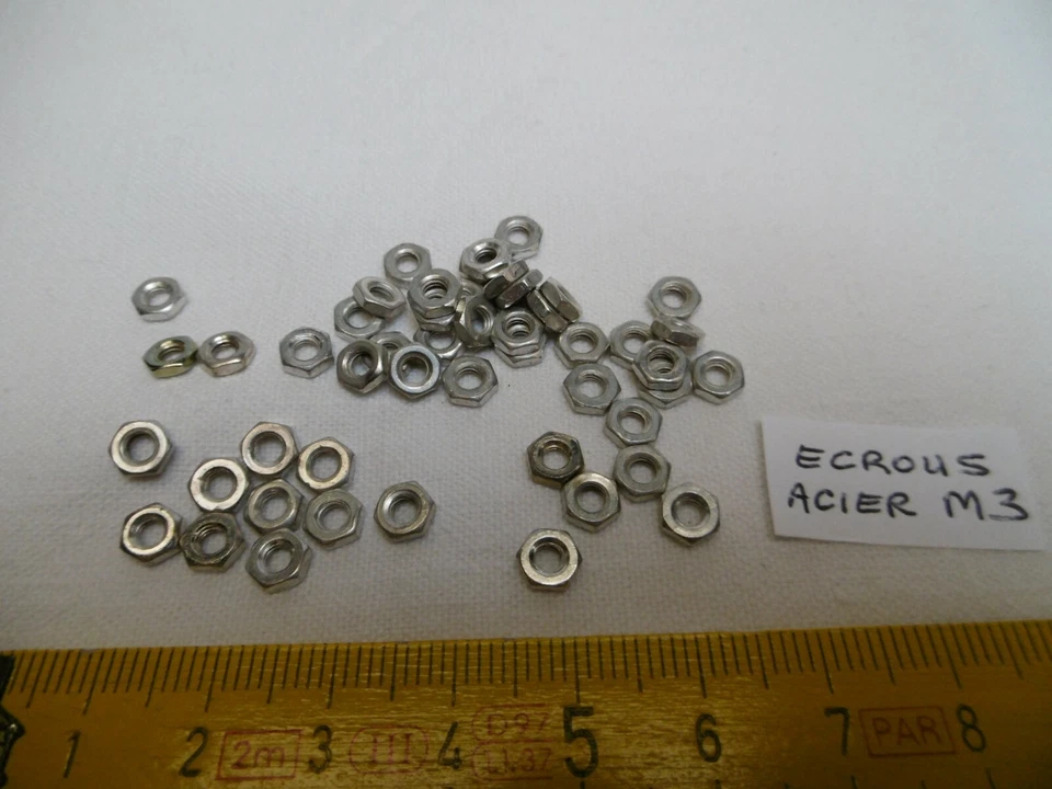 Ecrou hexagonal M 3 (lot de 50) en acier Ø extérieur 6 mm (réf A3)