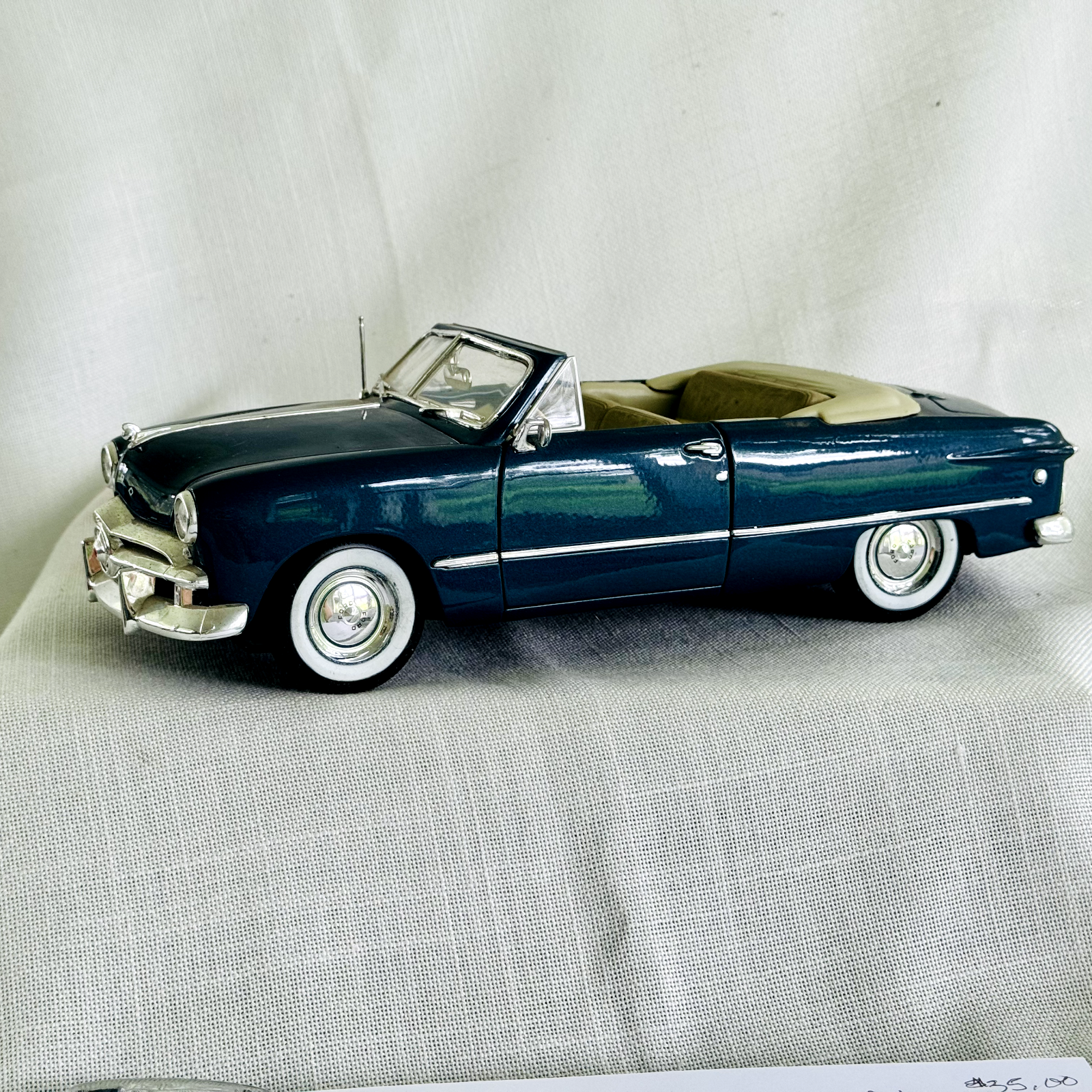 1949 Ford Convertible 1/18 Maisto Special Edition Blue Collectiable