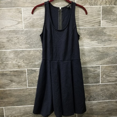 Jessica Simpson Damen Kleid Gr. S Skater Jacquard schwarz strukturiert Plissee Stretch - Bild 1 von 8