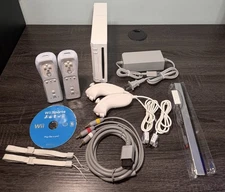 Nintendo Wii Console With Wii Sports Game Bundle Lot System 2 Controllers CLEAN!