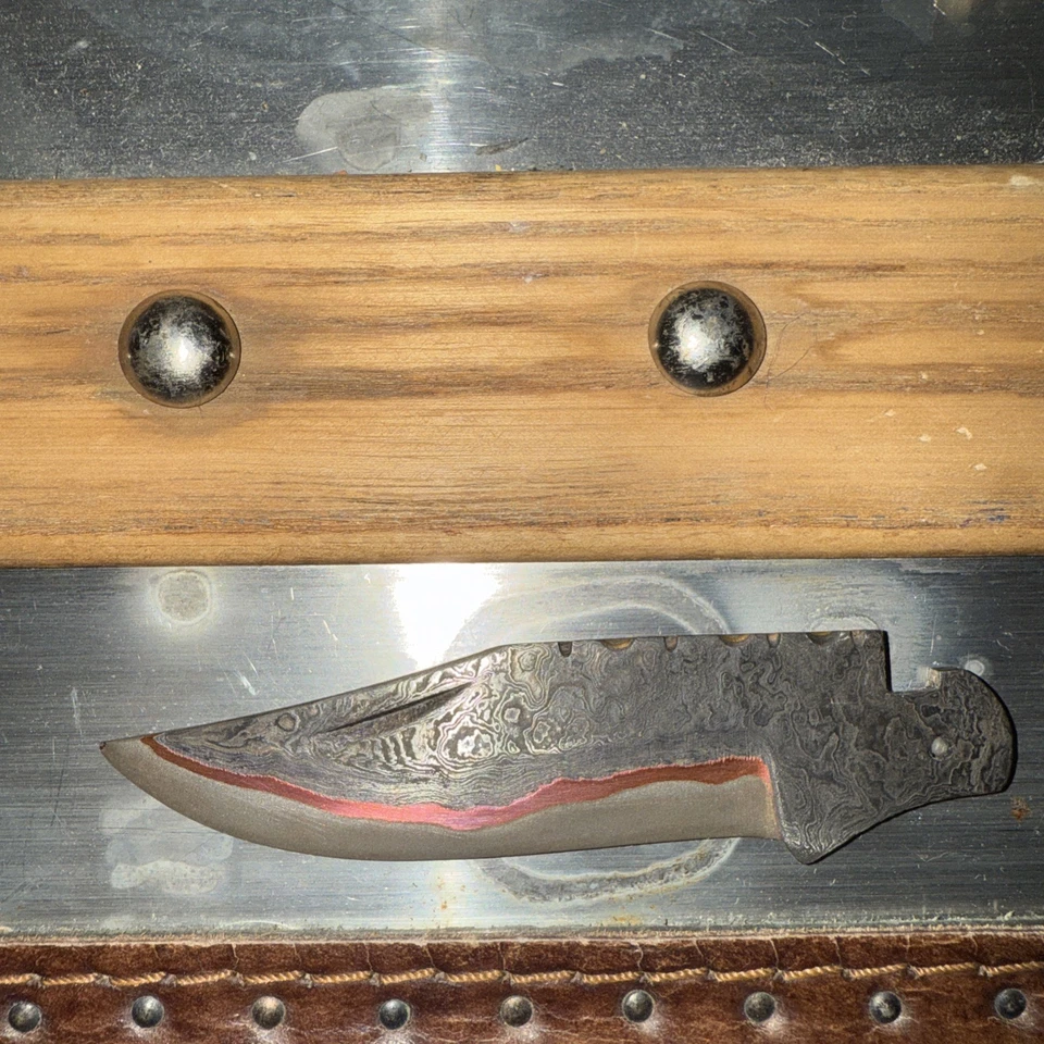 Navaja de bolsillo Cu-Mai pátina carmesí para hacer cuchillos personalizados. Hecho a mano en USA Foto 3 de 4