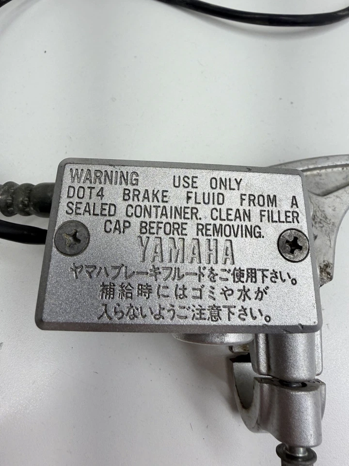 Interruptor de cilindro maestro de freno delantero Yamaha Raptor 660 R 2001 OEM Foto 2 de 4