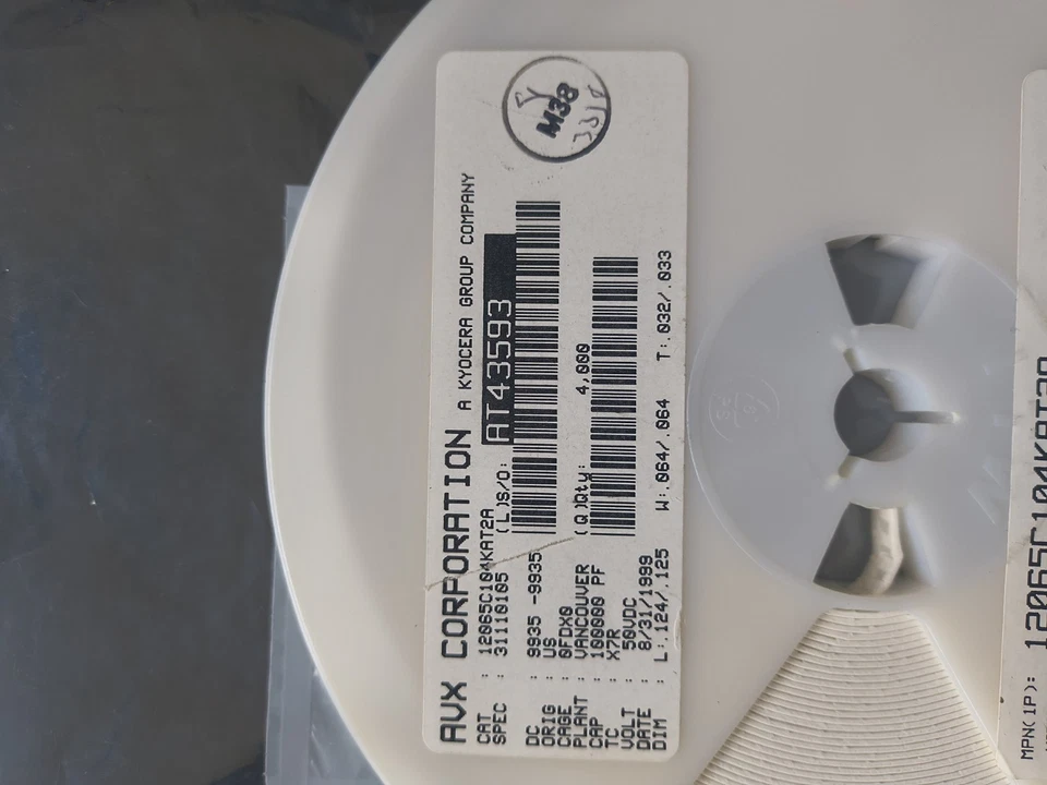 Condensador de cerámica 4000 piezas 12065C104KAT2A AVX NUEVO EN STOCK excedente UBICADO EN EE. UU. Foto 2 de 4