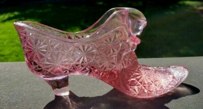 FENTON PINK GLASS SHOE WITH CAT FACE IN THE SHOE - DAISY AND