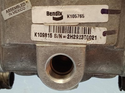 Bendix K109815/K105765 ATR-6 Brake Traction Relay Valve w/2 Bendix 