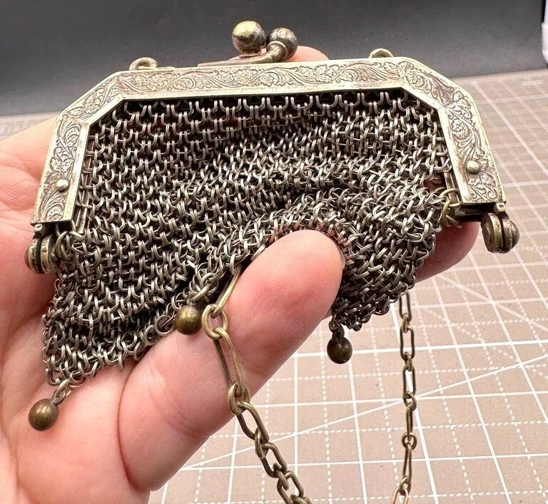 Старинный посеребренный латунный сетчатый кошелек для монет 3 подвески отличное состояние товара - Изображение 3 из 4