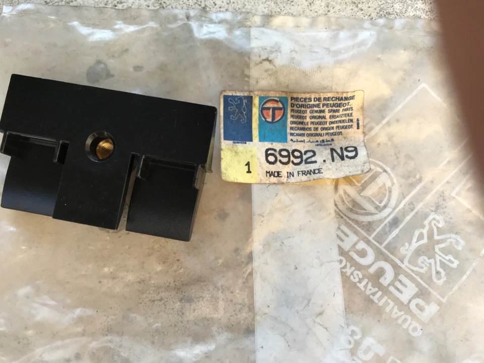 support fixation tablier moteur 6992.N9 peugeot 605 - Photo 2/2
